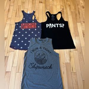 Bundle of 3 Graphic tanks. Size S
Black, gray and American Flag
